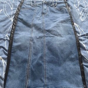 Jeans/faux leather skirt